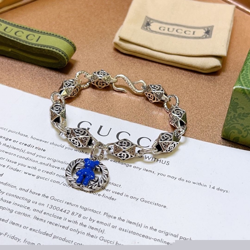 G*u*i bracelets